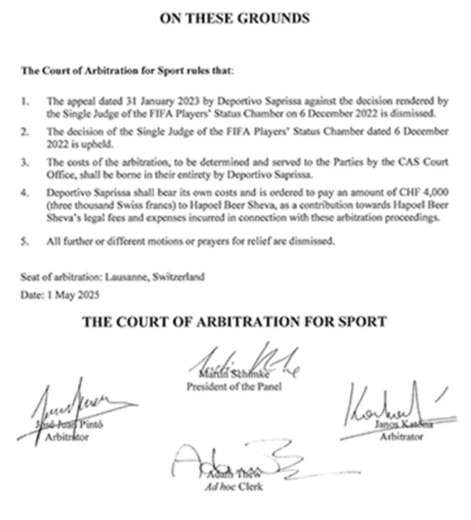 El documento con el laudo del TAS en contra de Saprissa. (Foto: Teletica.com)