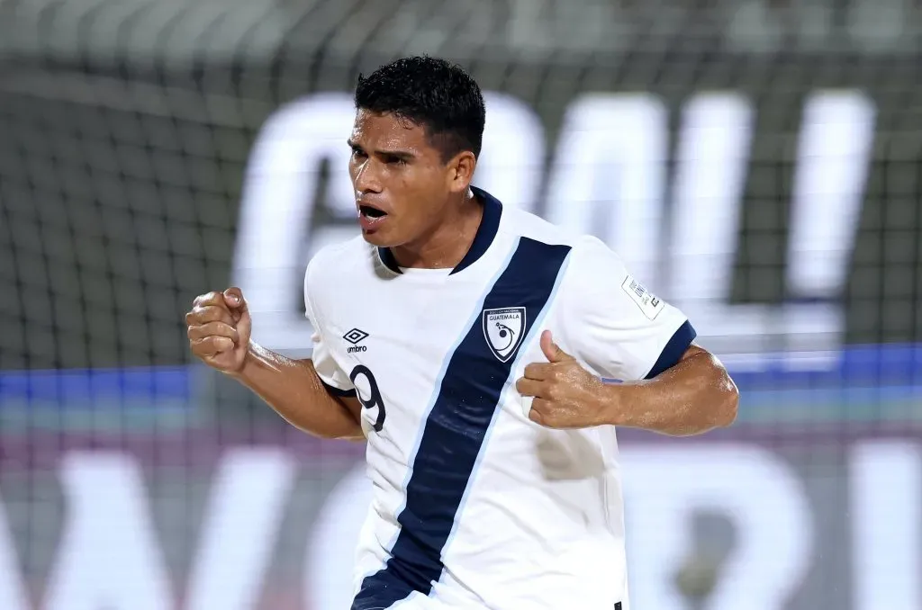 Miguel González festeja. (Foto: @fedefut_oficial)