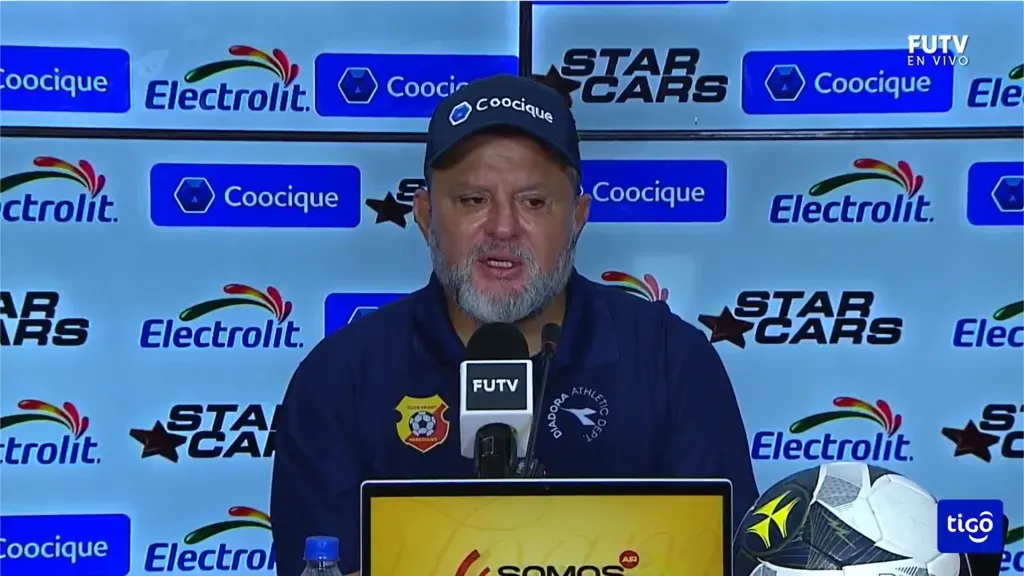 Jafet Soto no dejó la oportunidad de opinar sobre el arbitraje (FUTV).