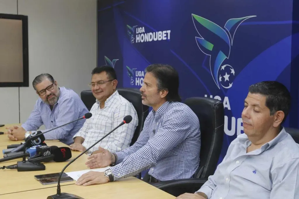 Benjamín Romero en su presentación junto a Rubén Herrera, Roque Pascua y Julio Gutiérrez. (Foto: LP)