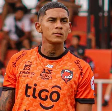 La ficha de John Ruiz no pertenece a Puntarenas (Puntarenas FC).