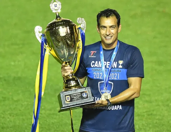 Acevedo campeón con Santa Lucía Cotzumalguapa. (Foto: Sergio Muñoz)