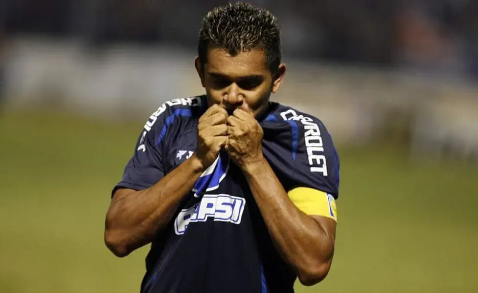 La IA eligió a Amado Guevara como el mejor jugador de la historia de Honduras.