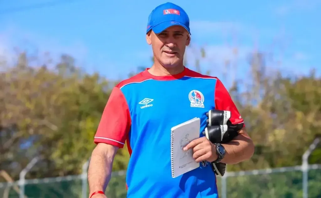 Eduardo Espinel ha demostrado que le gusta mucho trabajar con jóvenes promesas. Es uno de sus mandamientos como entrenador.