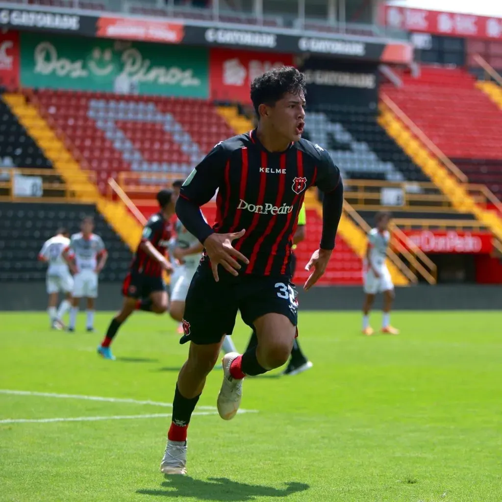 Claudio Montero podría estar cerca de su salida de Alajuelense (LDA).