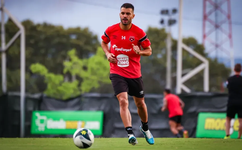 Iago Falque colgará los tacos a los 35 años. (Foto: LDA)