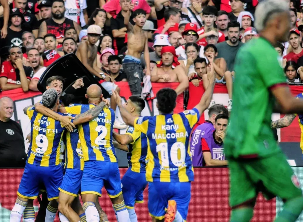 Keylor sufrió una derrota dolorosa en el clásico rosarion (TNT Sports).