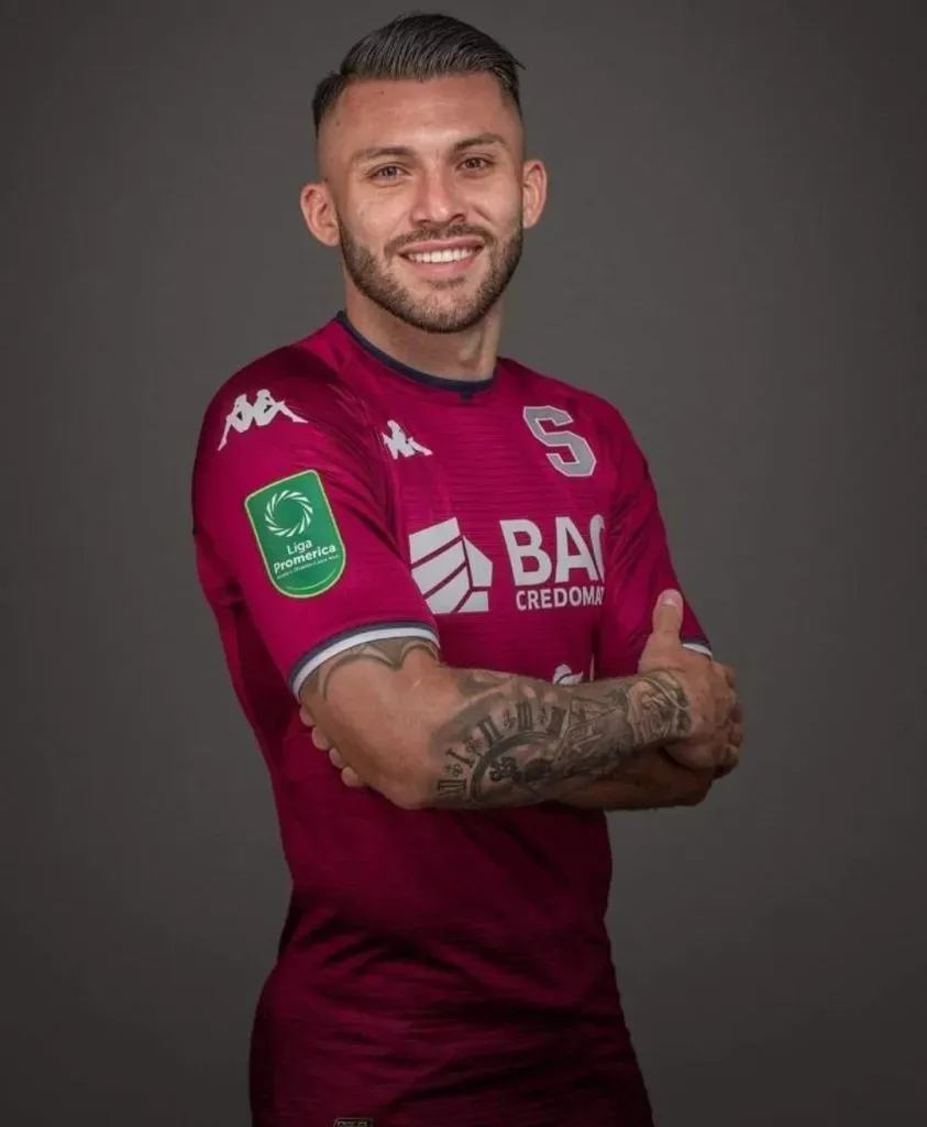 Herediano intenta seducir a Jefry Valverde (Saprissa).