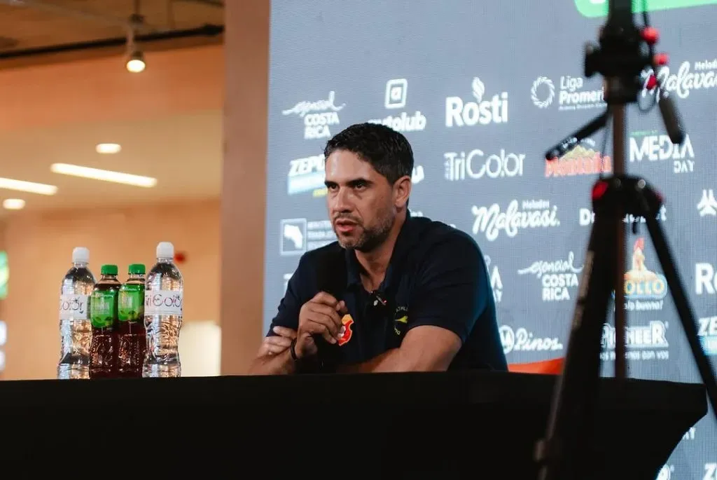Pablo Salazar en conferencia de prensa. Foto: Unafut