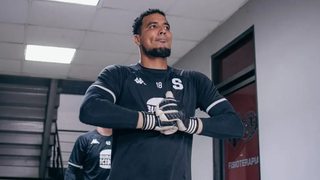 Alvarado seguirá en Saprissa hasta 2027 (Saprissa).