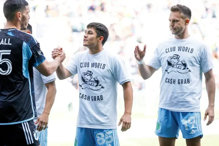 La camiseta que utilizó Seattle para reclamar una repartición igualitaria.