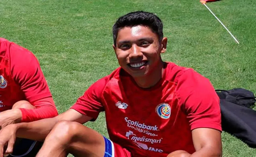 Carlos Martínez no terminó de convencer a la afición rojinegra.