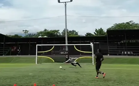 Campbell demuestra que su talento sigue intacto (Instagram).