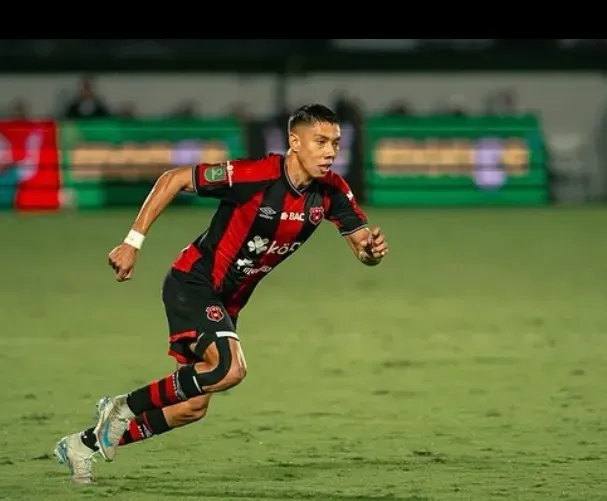 Carlos Martínez estuvo cerca de renovar su contrato (LDA).