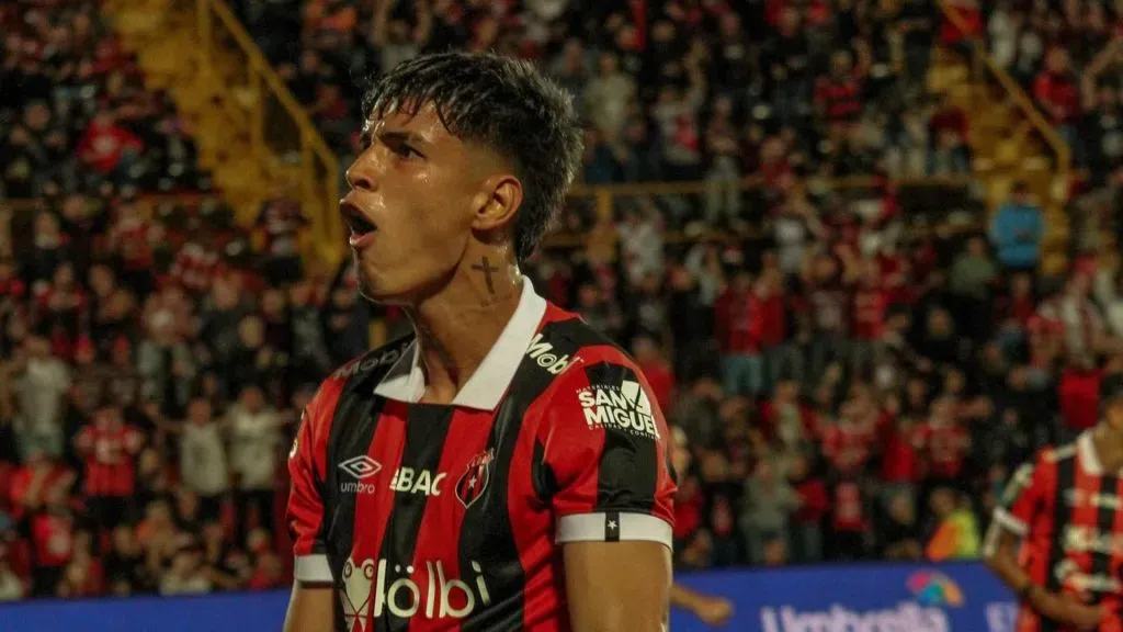 Fernando Lesme anotó tres goles en 13 partidos con Alajuelense. (LDA)