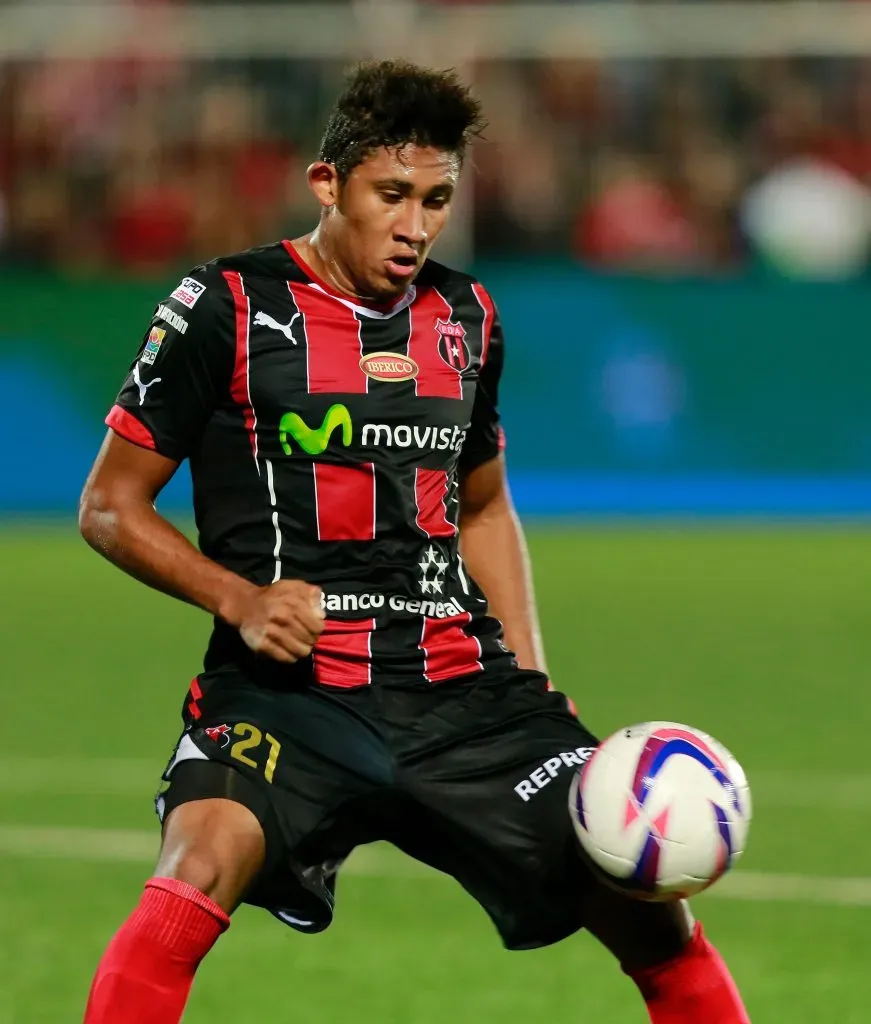 José Guillermo Ortiz debutó en Alajuelense (LDA).