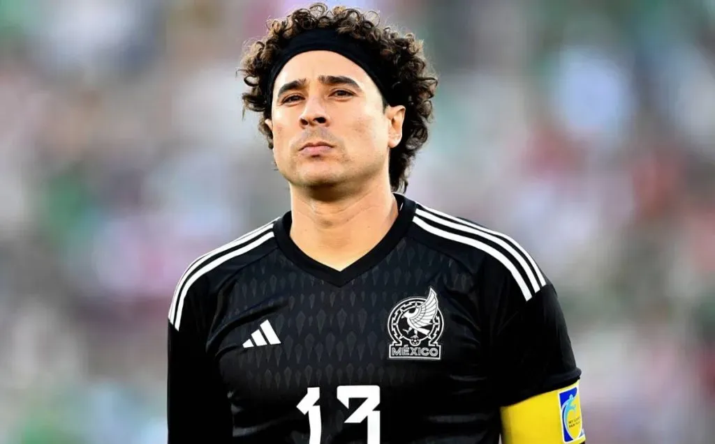 Memo Ochoa viene de vivir una temporada para el olvido.