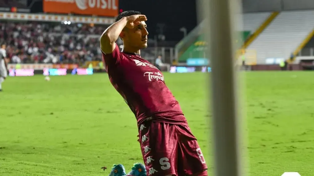 Saprissa sufre por el fichaje de Jimmy Marín.