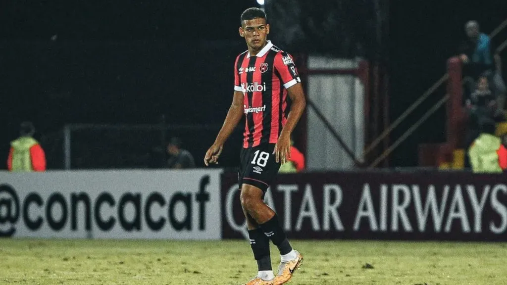 Edward Cedeño no tuvo espacio bajo el mando de Alexandre Guimaraes (LDA).