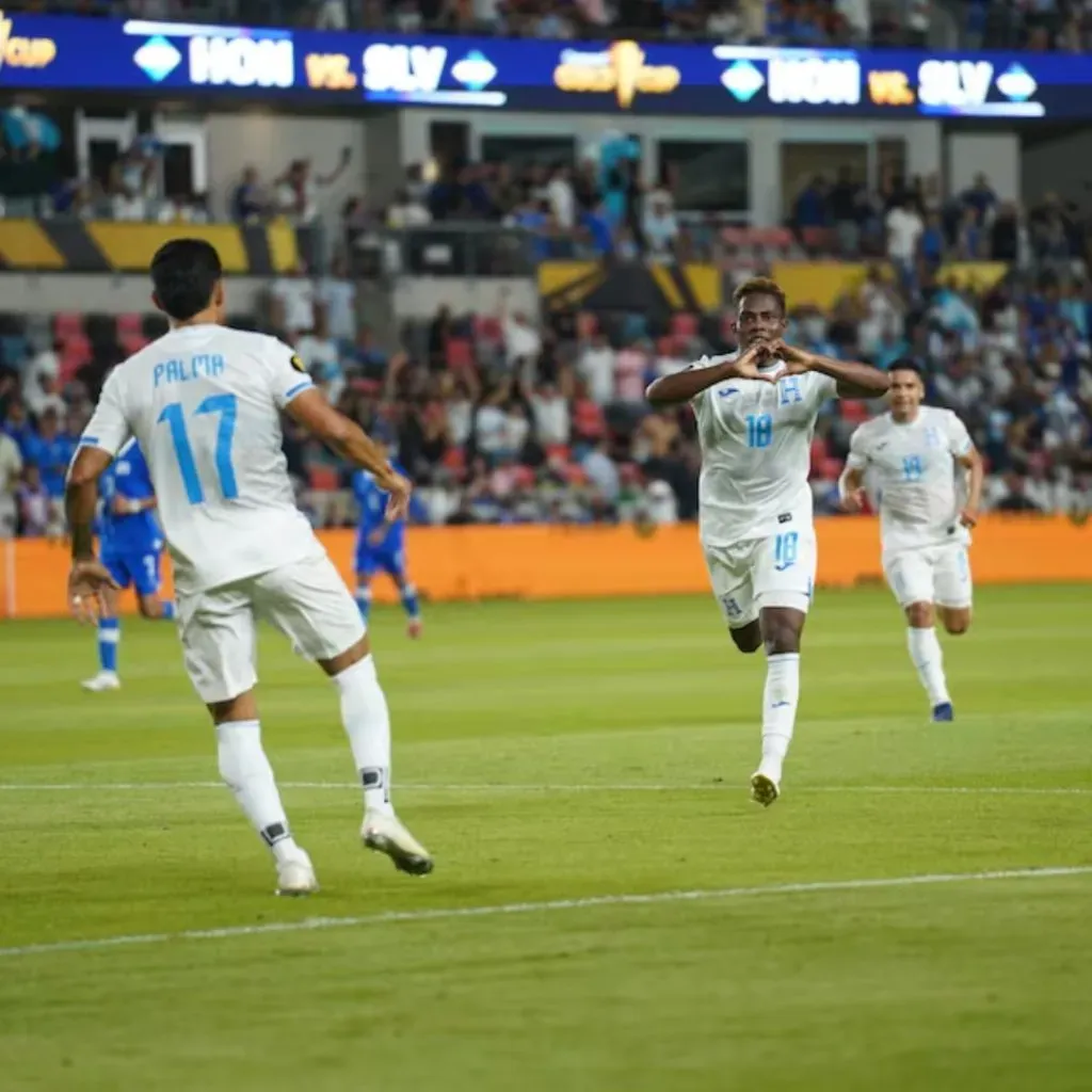 Honduras venció a El Salvador y es favorito para avanzar.