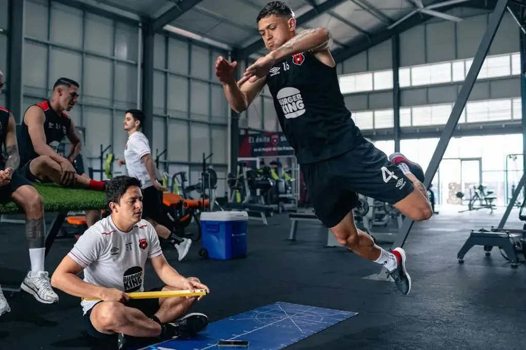 Anthony Hernández regresa a Alajuelense tras una buena temporada en Puntarenas (LDA).