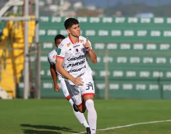 Cruz jugó para San Carlos en el Torneo Clausura 2025 (AD San Carlos).