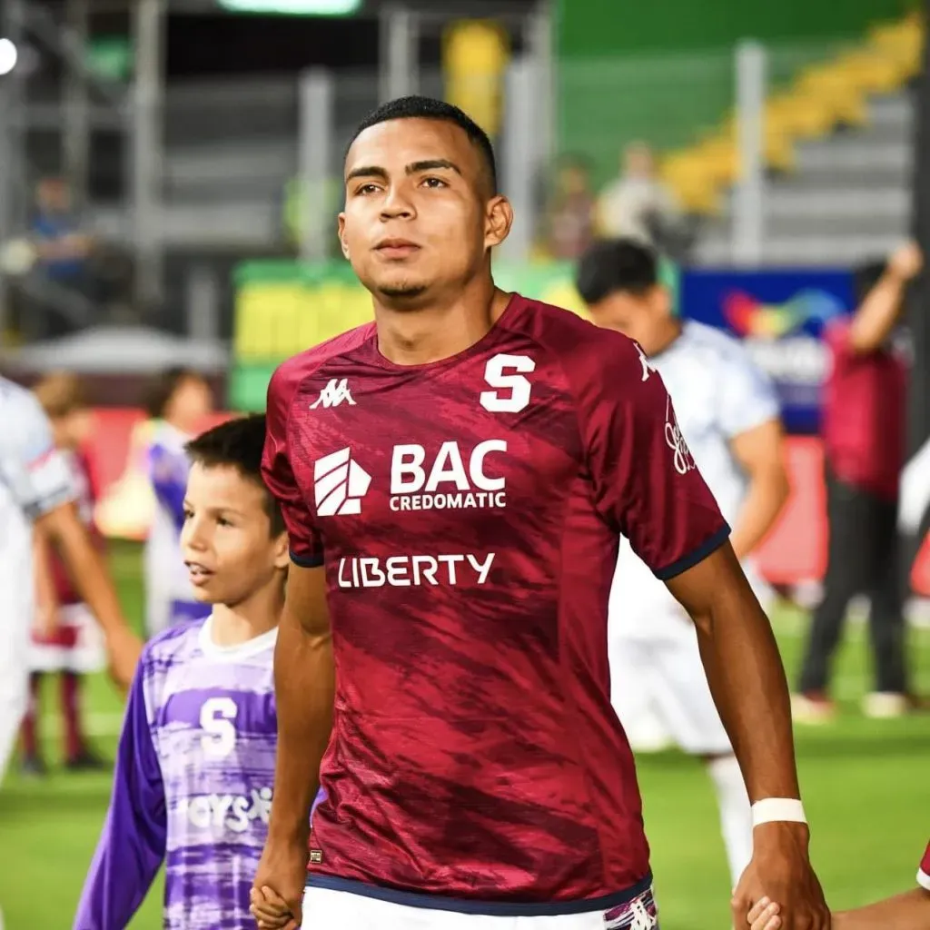 Jorkaeff Azofeifa está bajo la lupa de Wanchope (Saprissa).