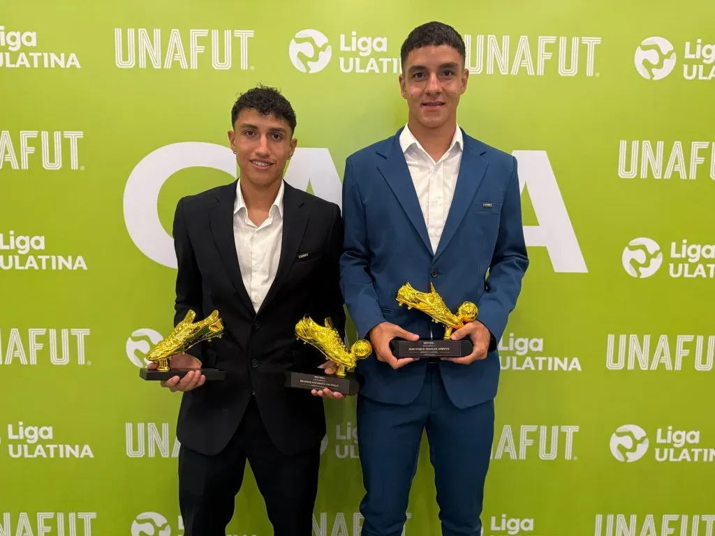 Brandon Matarrita y Juan Pablo Hidalgo (Carlos Agüero).