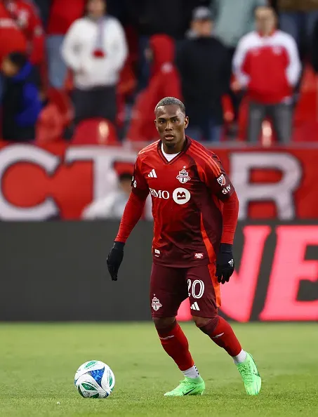 Deiby Flores tiene contrato hasta final de 2025 con Toronto (Foto: Getty Images)