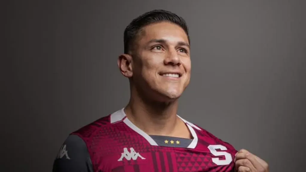 Óscar Duarte seguirá en Saprissa.