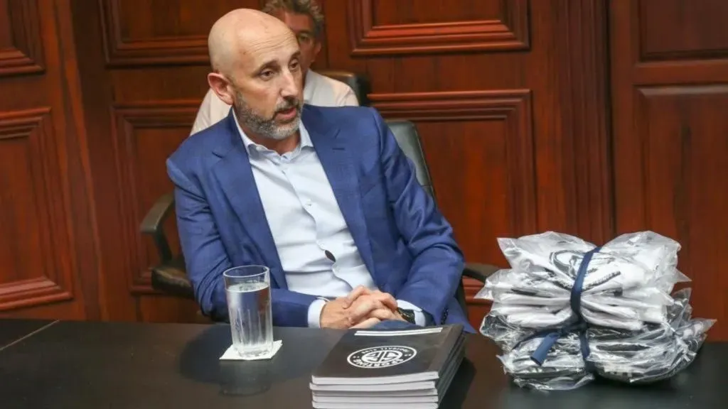 En la Federación niegan salida inminente del Piojo Herrera.