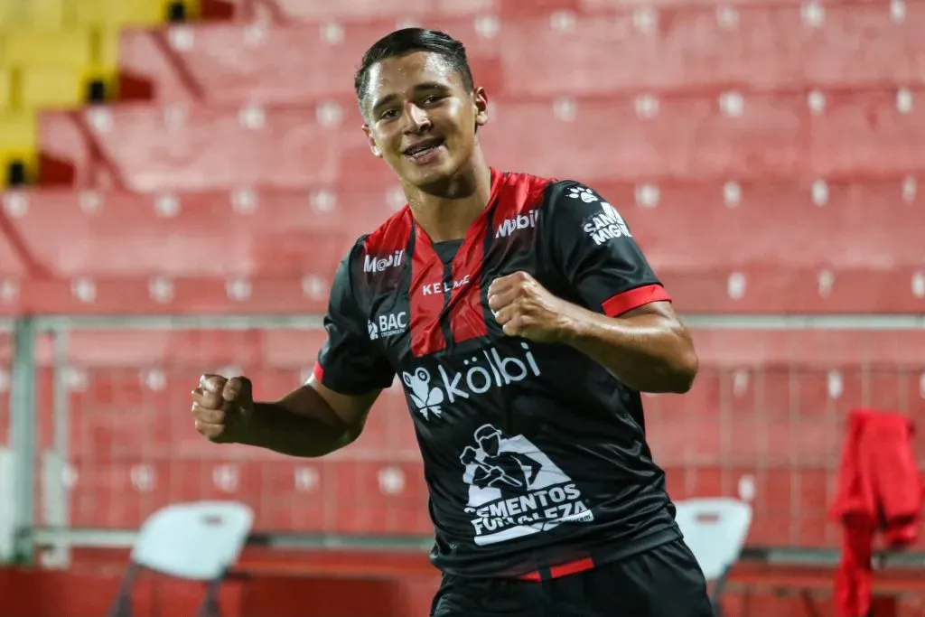 Doryan Rodríguez con la camiseta de la Liga. (Foto: Prensa LDA)