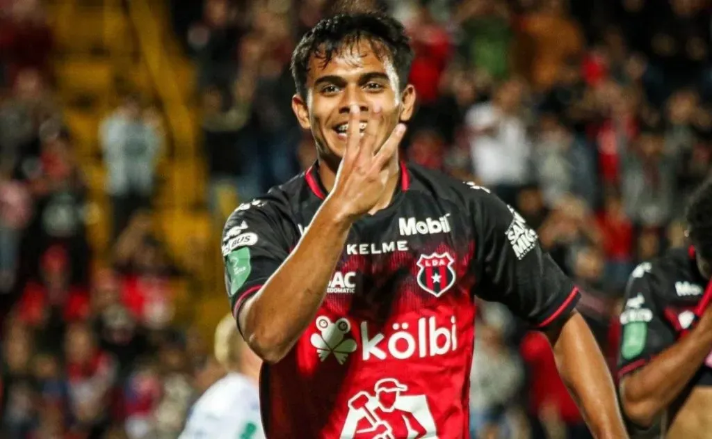 Aarón Suárez se quedará en Alajuela (LDA)