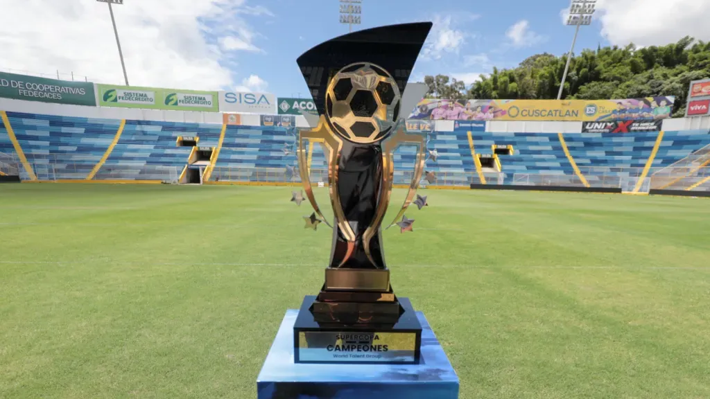 Así luce el trofeo de la Supercopa de Campeones. (Foto: D1/ Gabriel Aquino)