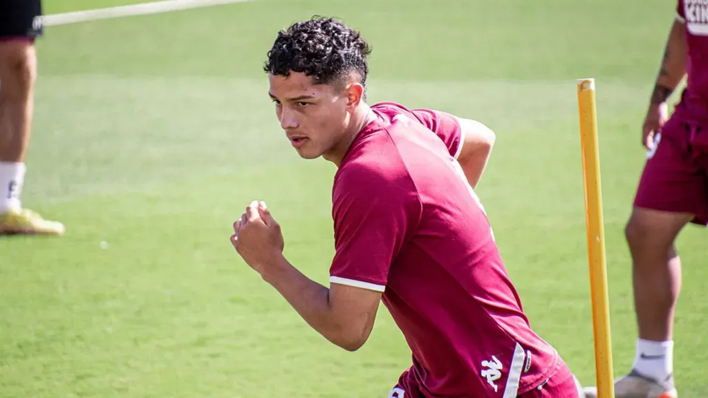 saprissa-warren madrigal-entrenando