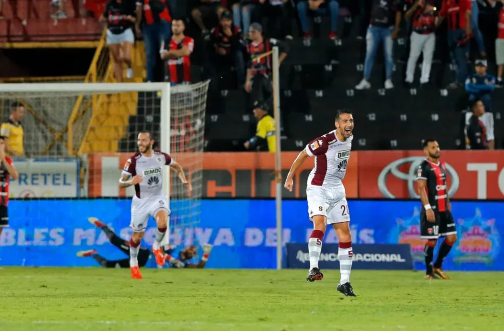 Una remontada inolvidable para Saprissa (Mayela Lopez).