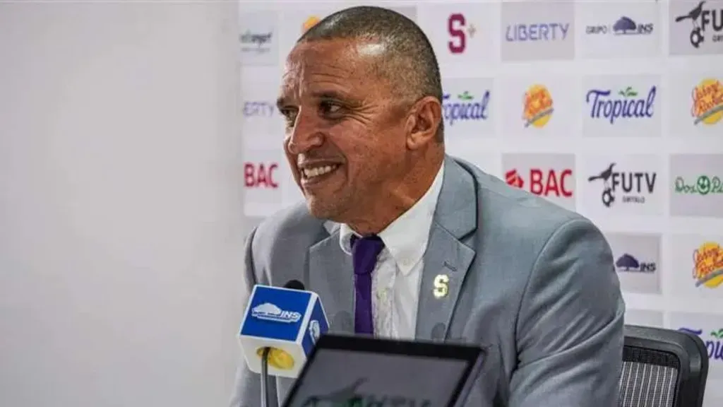 Erick Lonnis habló de un referente de Saprissa.