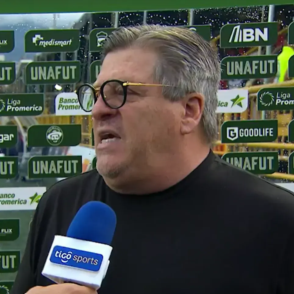 Piojo Herrera fue espectador en el Sporting FC vs Alajuelense (Tigo Sports).