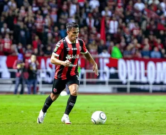 Aarón Suárez tuvo ofrecimientos para salir de Alajuela (LDA).