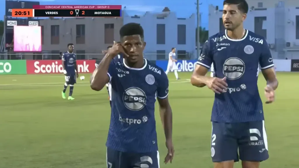 Frente a las cámaras: el gesto de Jorge Serrano contra Thomas Christiansen que enciende la interna de la Selección de Panamá.