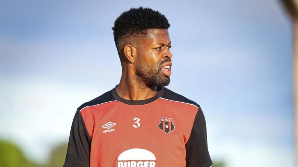 Manjrekar James no seguirá en Alajuelense.
