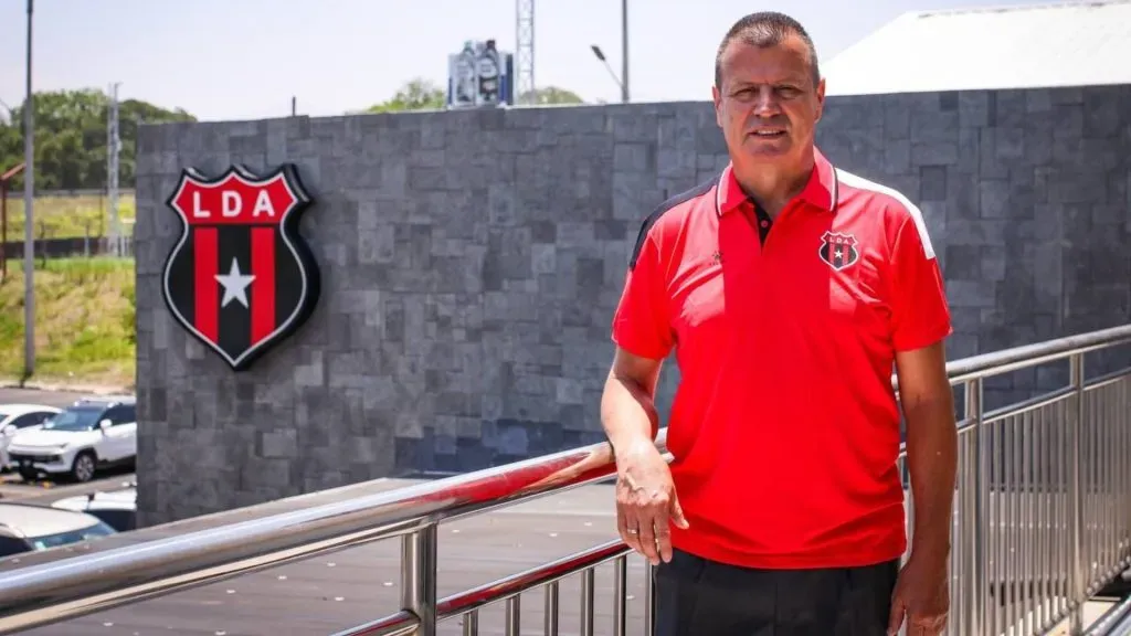 Ricardo Chacón volvería a Herediano.