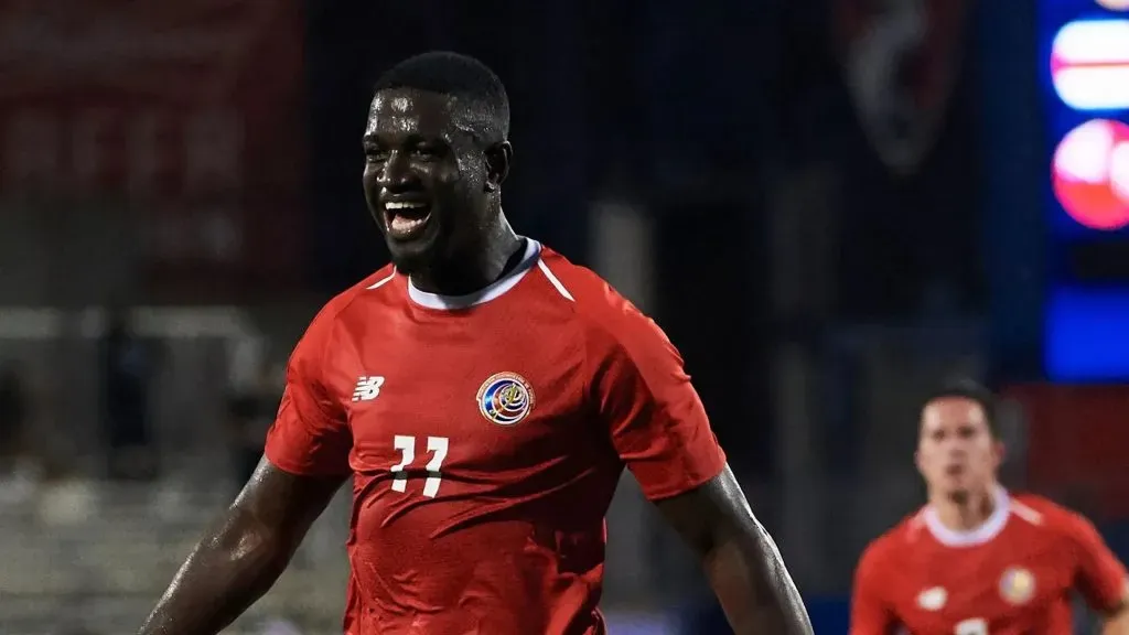 Mayron George no jugará en Saprissa por un tema económico.