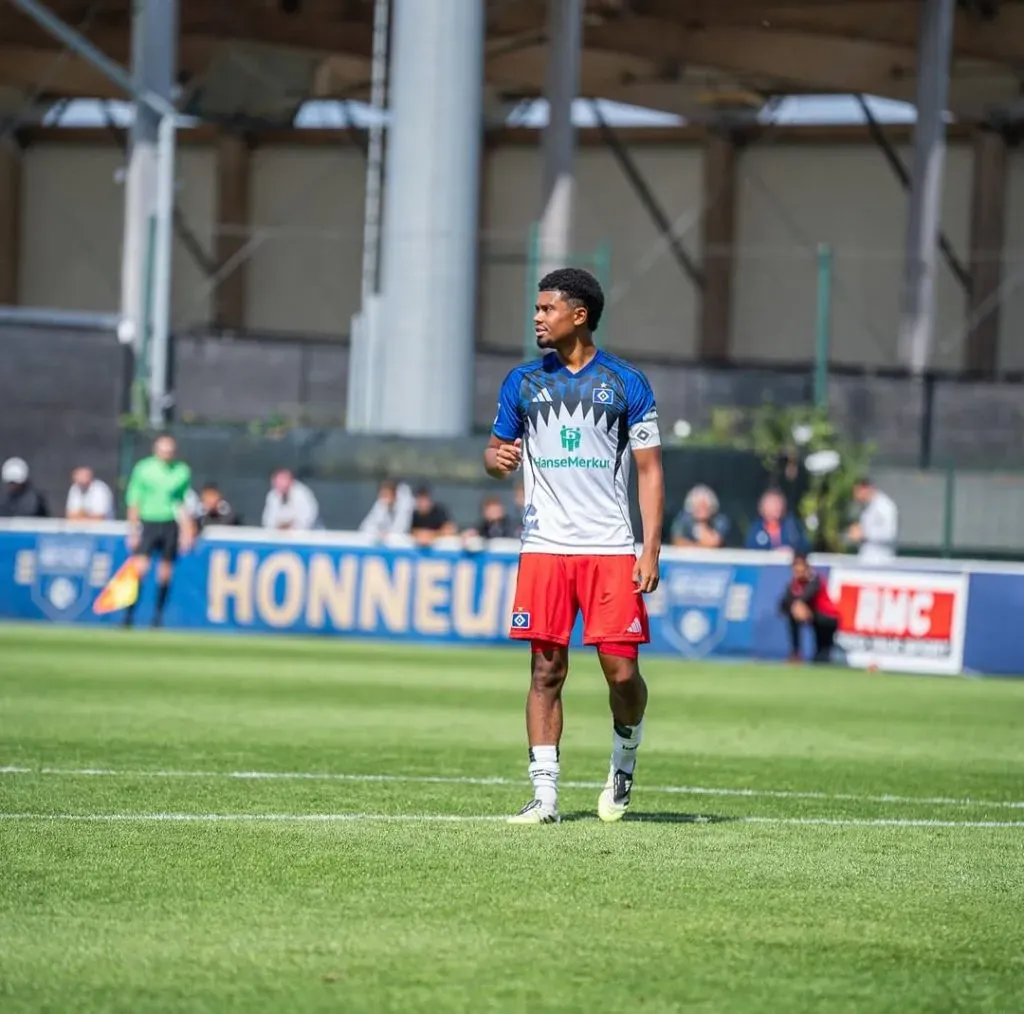 Leonardo Posadas es capitán y referente en Hamburgo II.