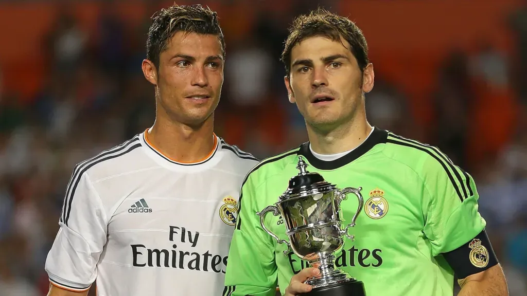 CR7 e Iker Casillas posan juntos en 2013, durante un torneo de verano que ganaron en Estados Unidos con el Real Madrid. (Foto: Getty)