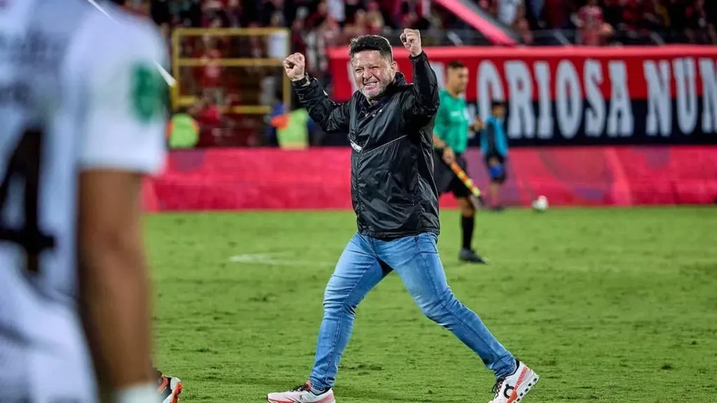 Jafet Soto recibe una gran noticia.