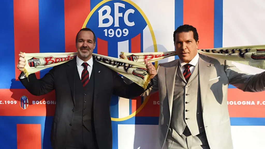 “Joey” Saputo (izquierda) en 2014, tras comprar a Bologna FC. (Foto: CF Montreal)