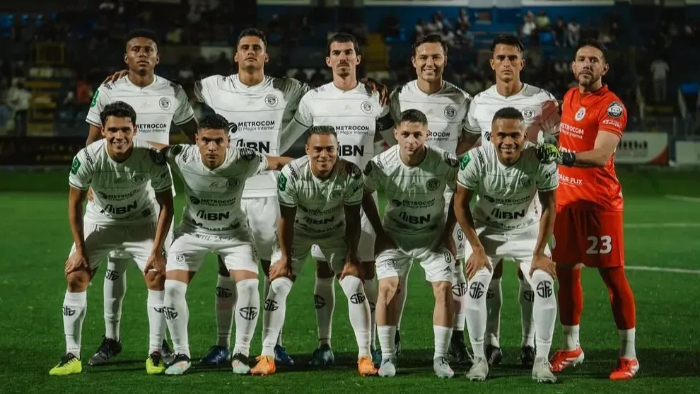 Carlos Pineda tuvo un amargo debut en Sporting FC. (Foto: Sporting FC Instagram)