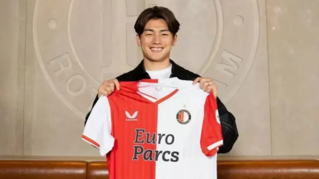Ayase Ueda puede ser la clave para que Manfred Ugalde llegue al Feyenoord.