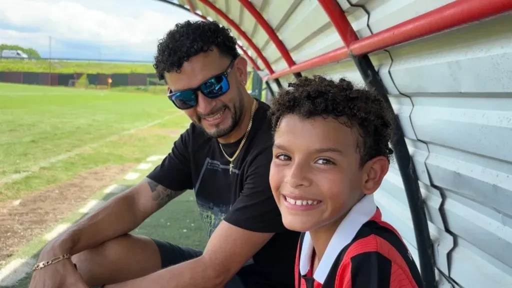 Michael Barrantes estará más cerca que nunca de su hijo, Arjen, que milita en la U-14 de Alajuelense. (Foto: La Nación)